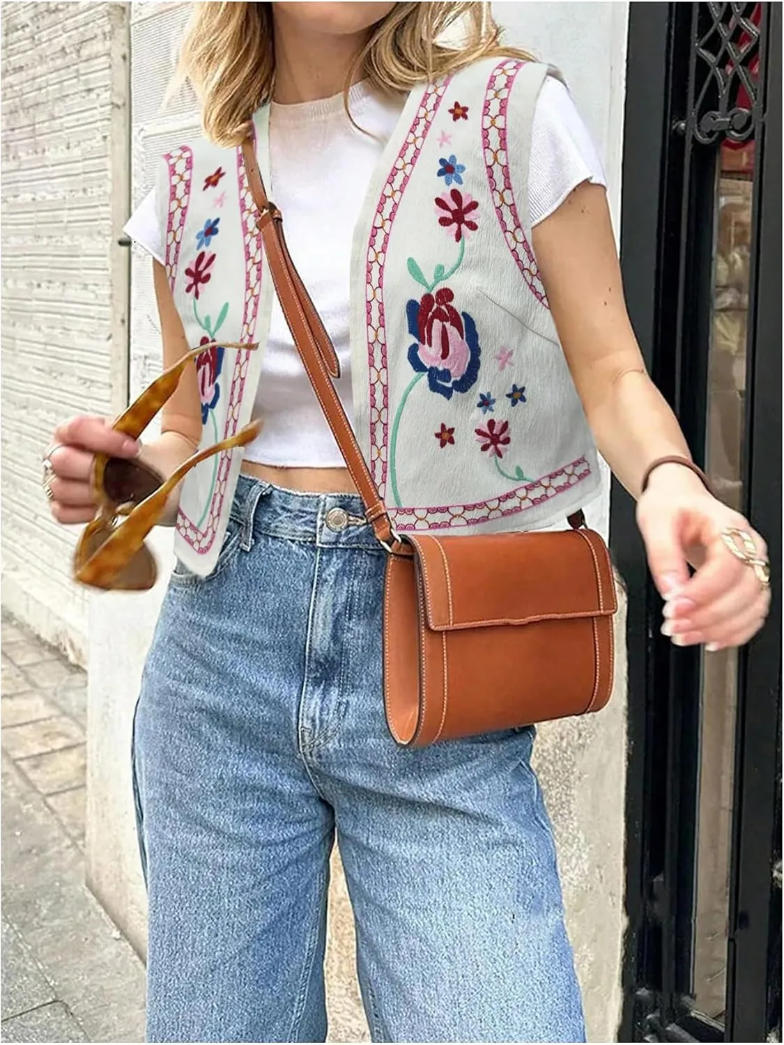 Verdusa Women's Vintage Embroidery Vest Top Open Front Sleeveless Cropped Cardigan Boho Cowgirl Vest Jacket
